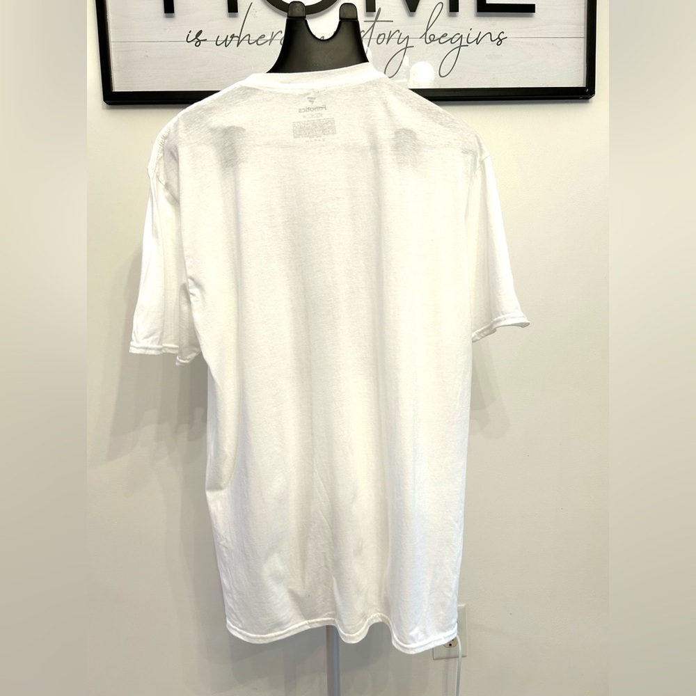 NWOT Men’s Illinois Fighting Illini In Bounds T-Shirt Size XL White Color - Picture 2 of 2